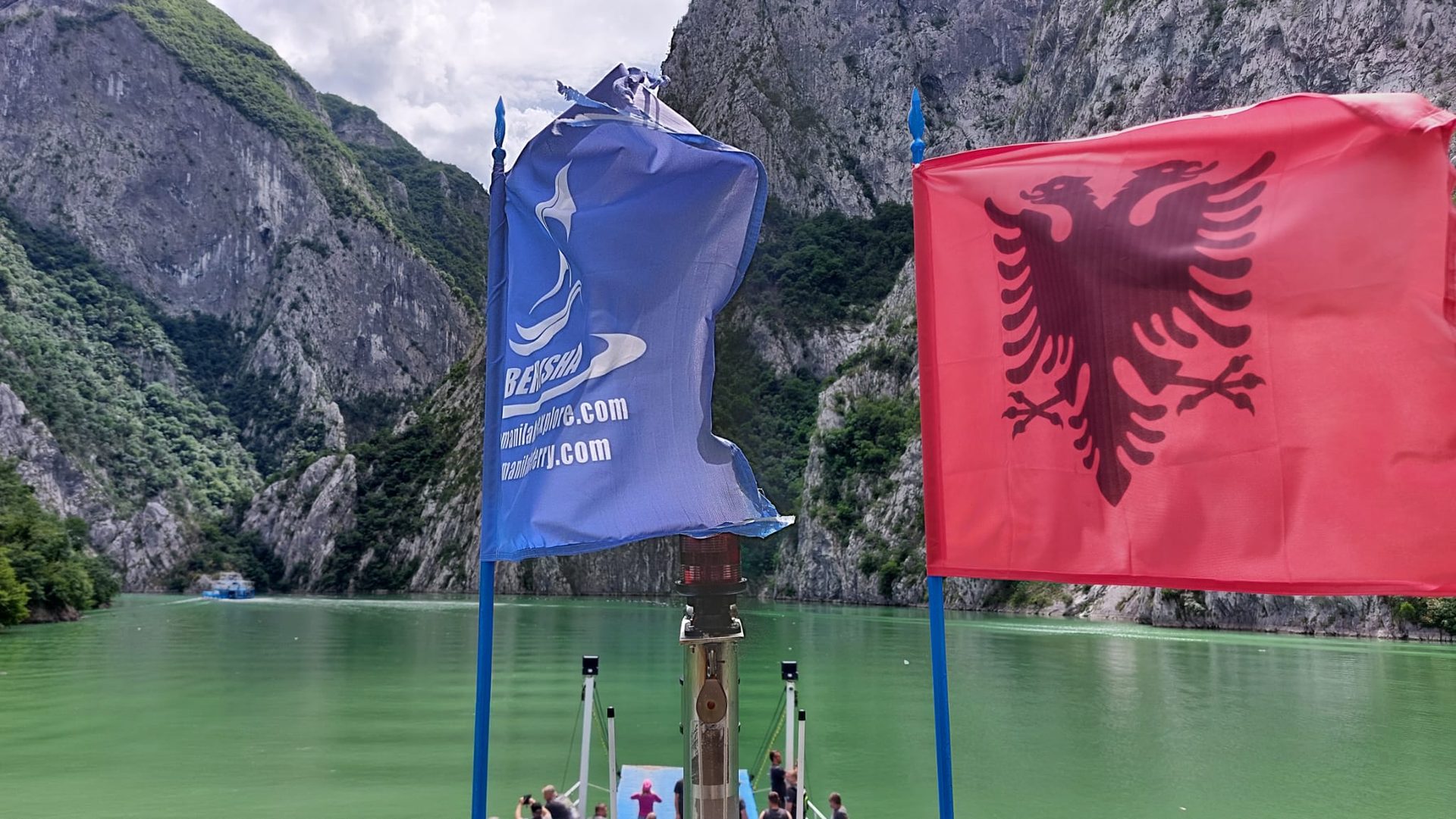 Il traghetto sul fiume Drin