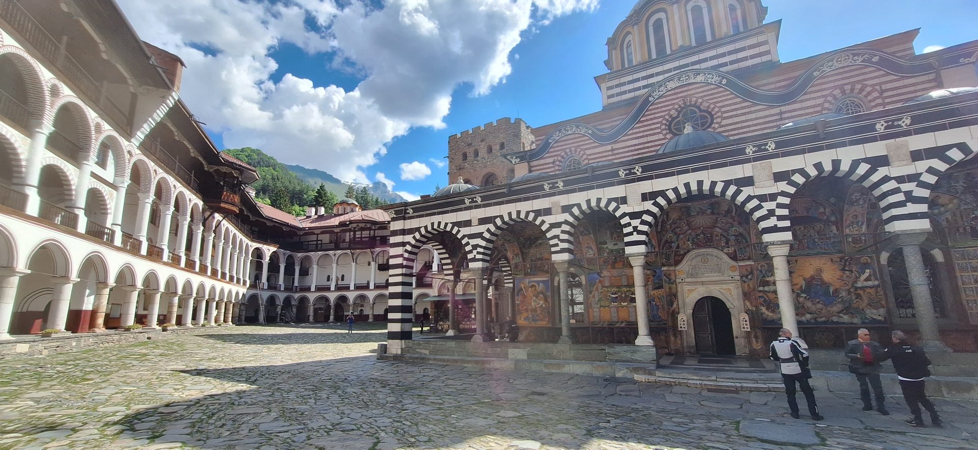 Affreschi e archi nel cuore della Bulgaria