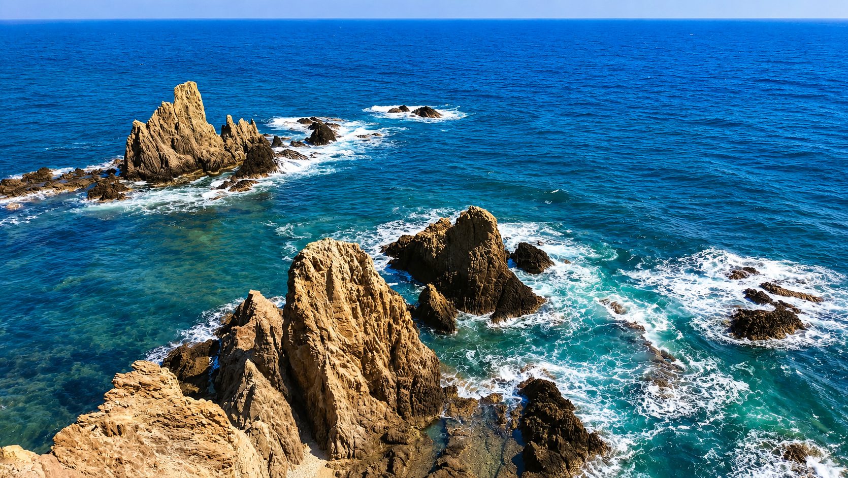 La costa vulcanica del parco naturale