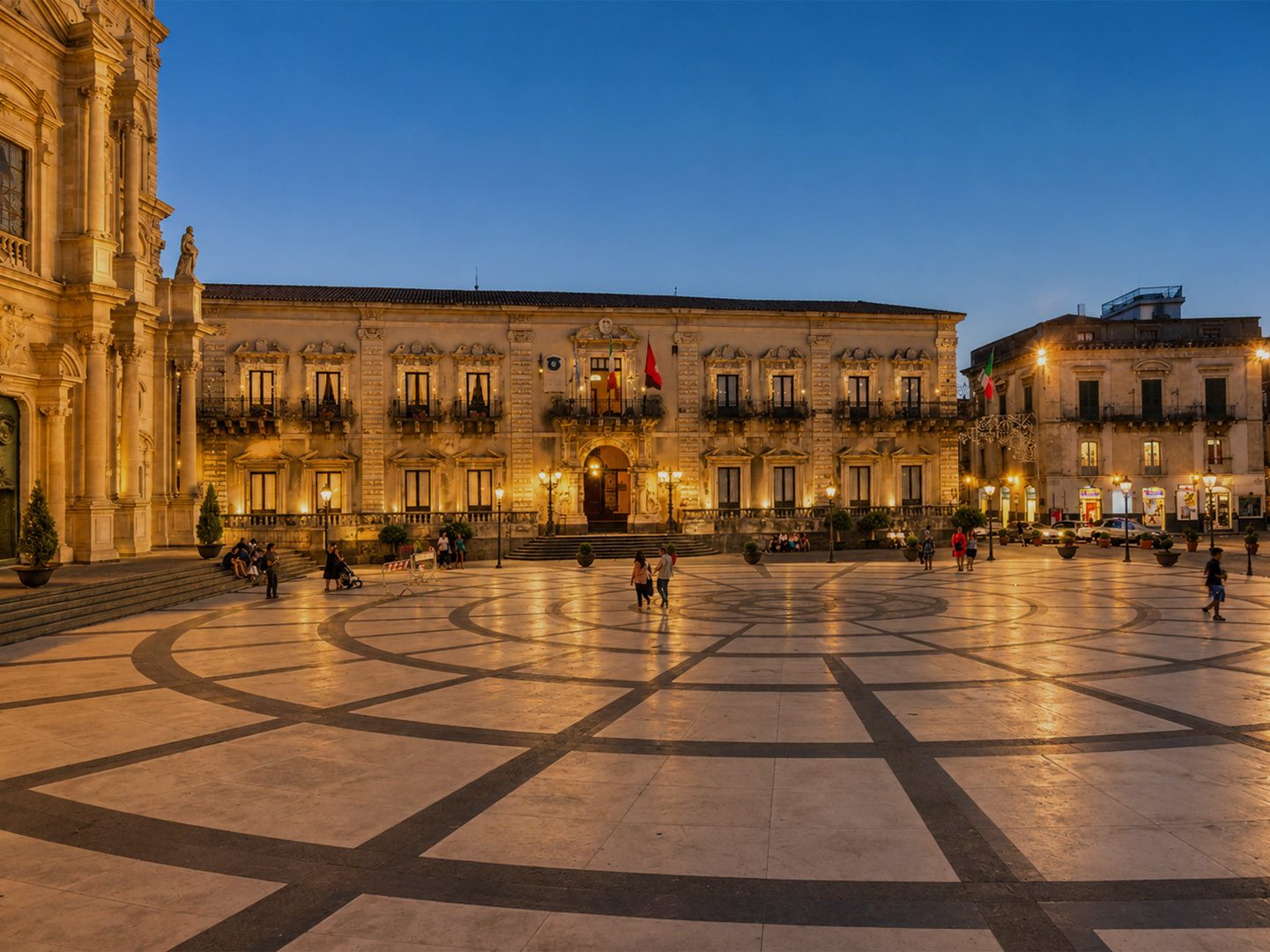 Acireale, tra le luci della sera