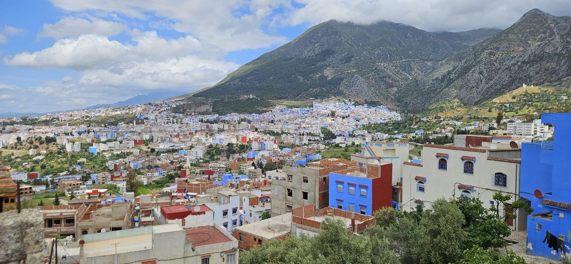 La città azzurra sui fianchi del Rif