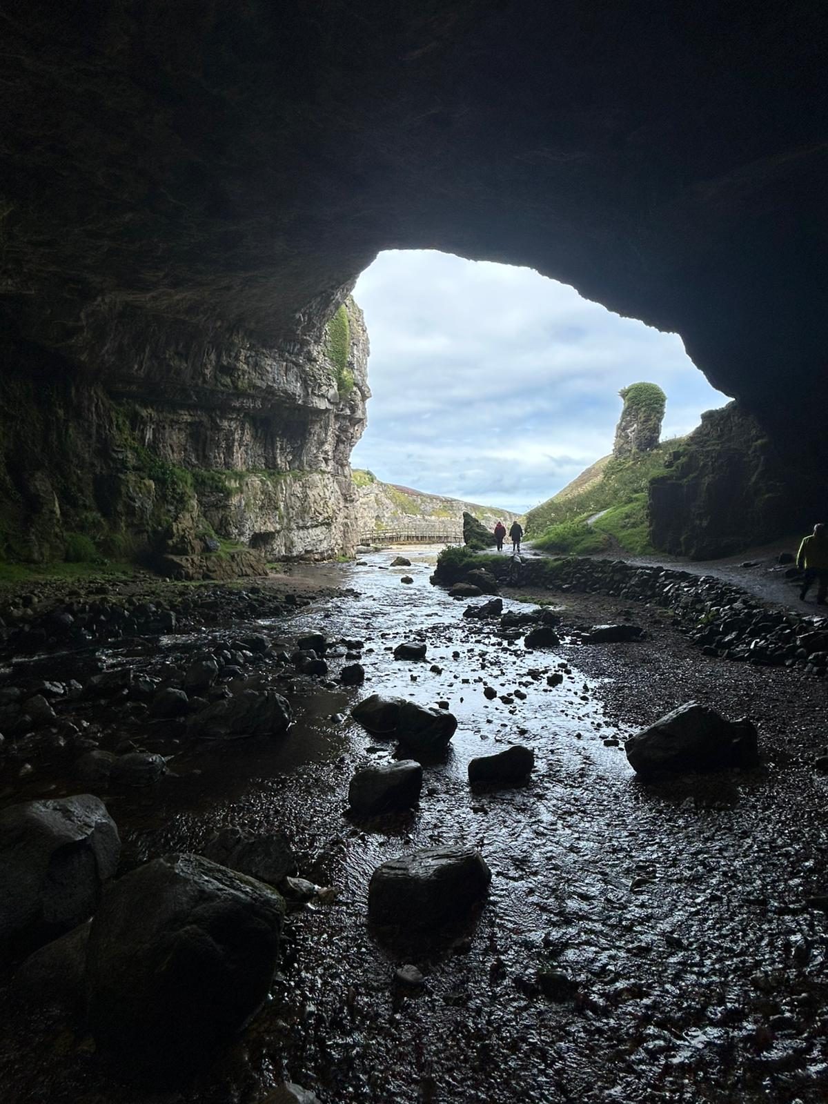 L'interno della grotta scavata dal mare