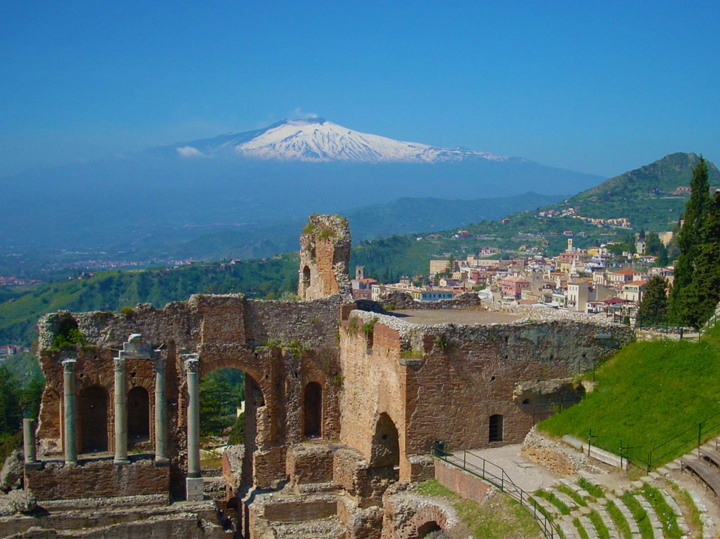 Il centro storico affacciato sul mare
